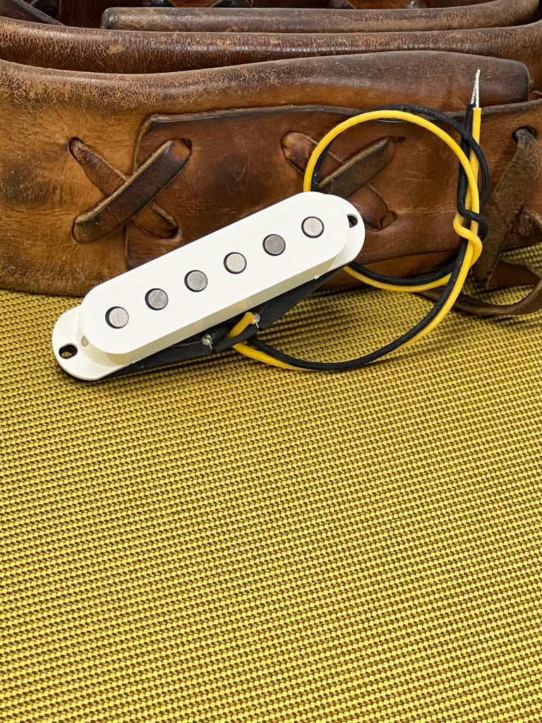 Lollar Stratocaster Vintage Blonde Middle White Strings & Things