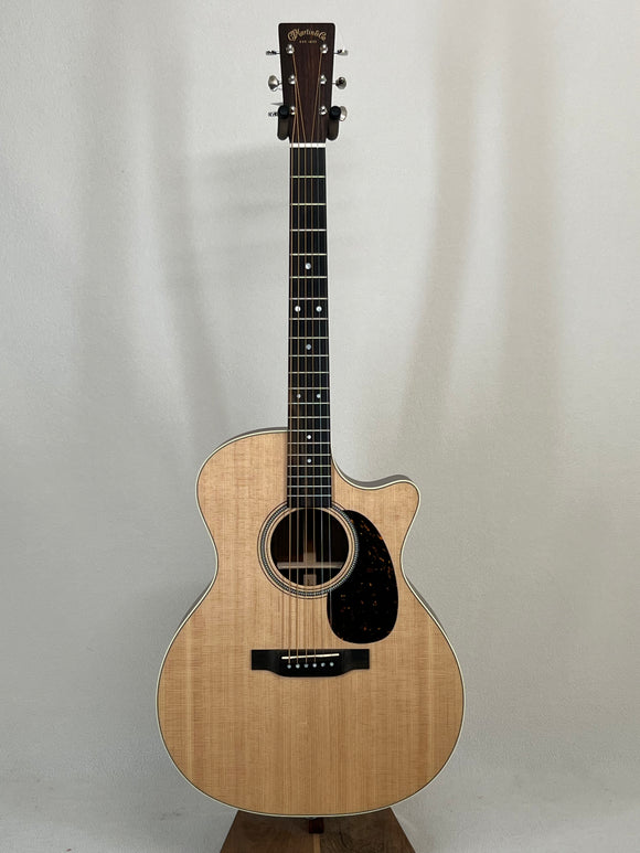 Martin 000JR-10E SHAWN MENDES SN:2656386 – Strings & Things Music LLC