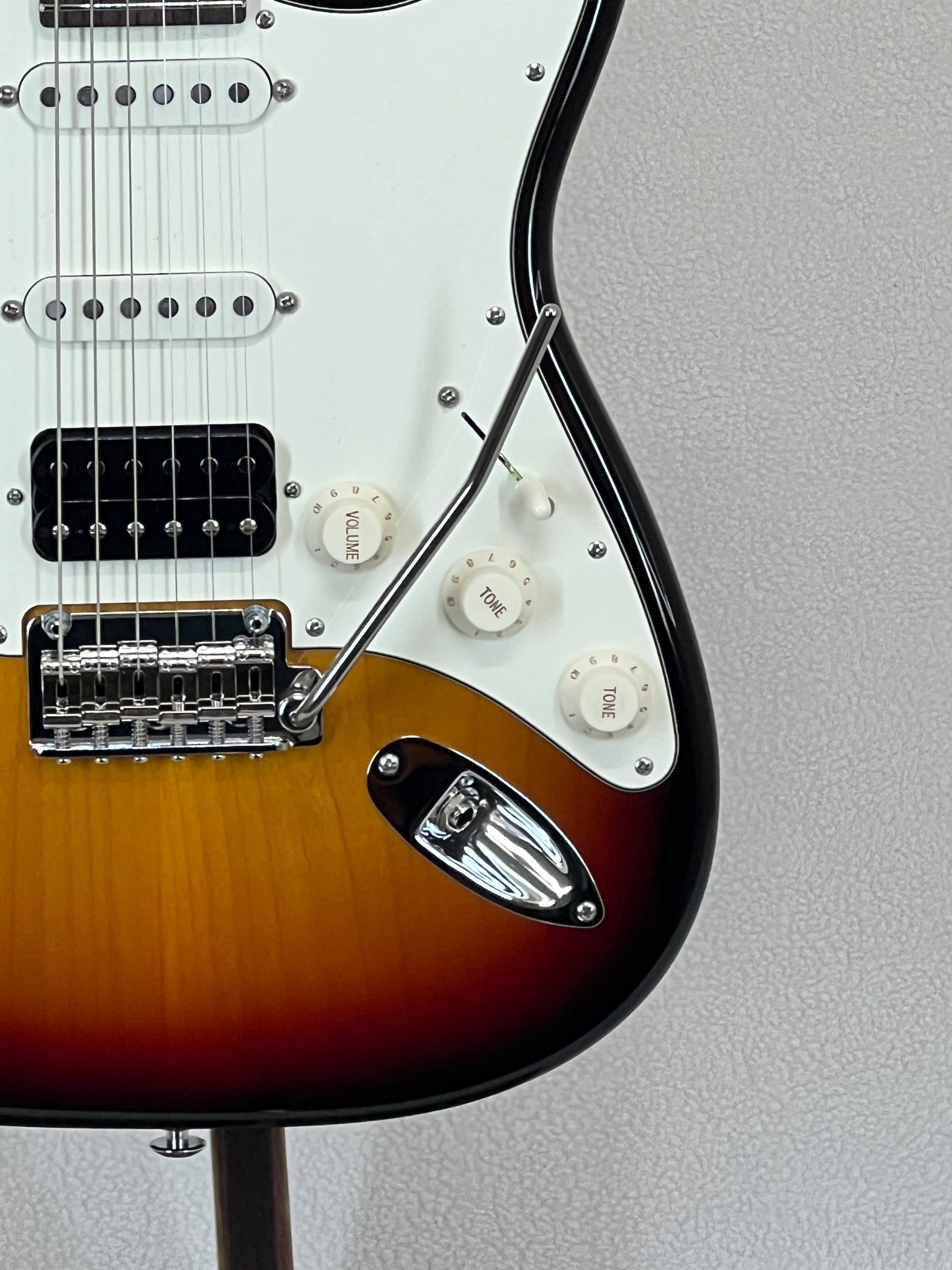 Suhr Classic S 3 Tone Burst HSS SN:78567 – Strings & Things Music LLC