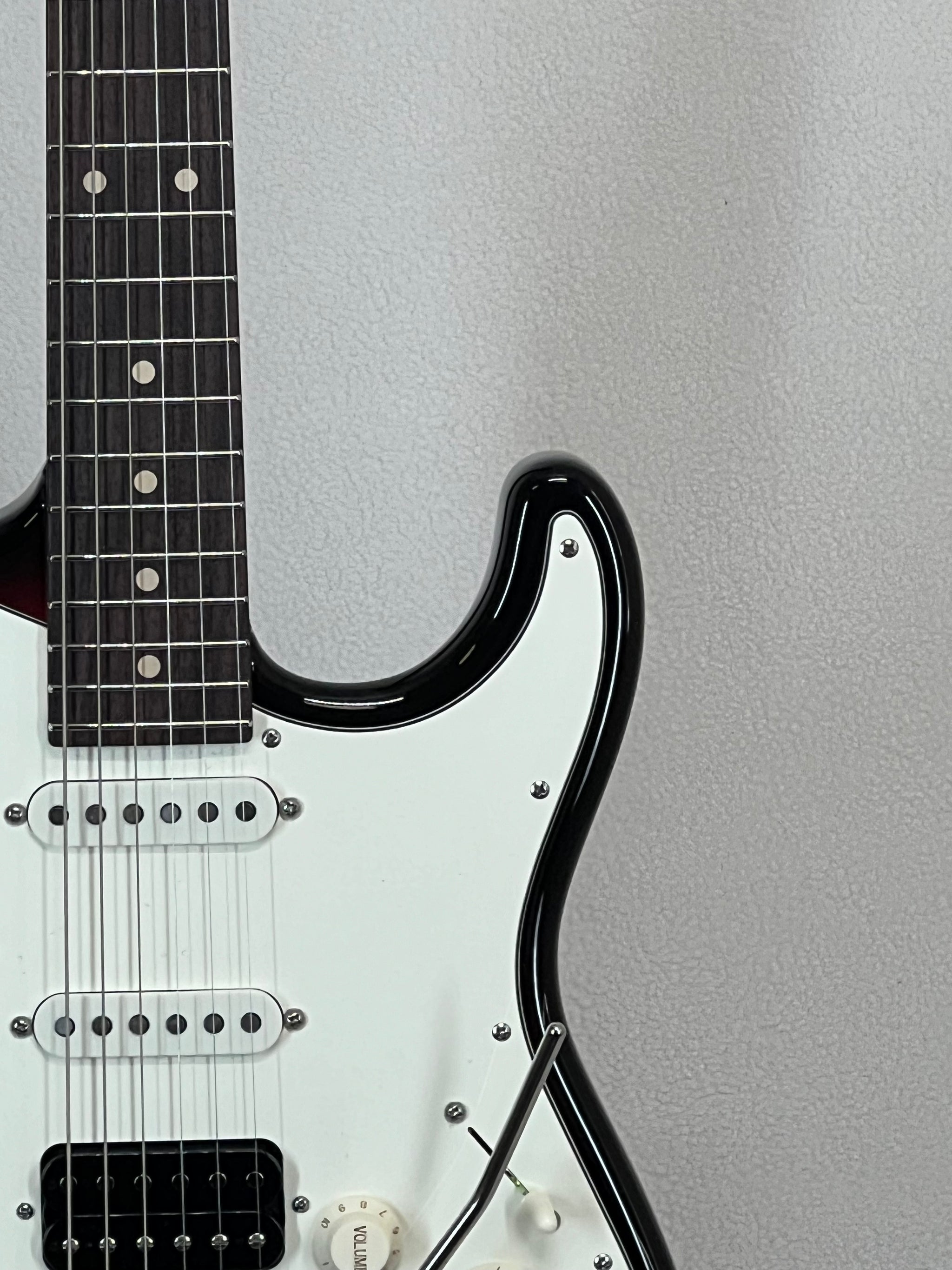 Suhr Classic S 3 Tone Burst HSS SN:78567 – Strings & Things