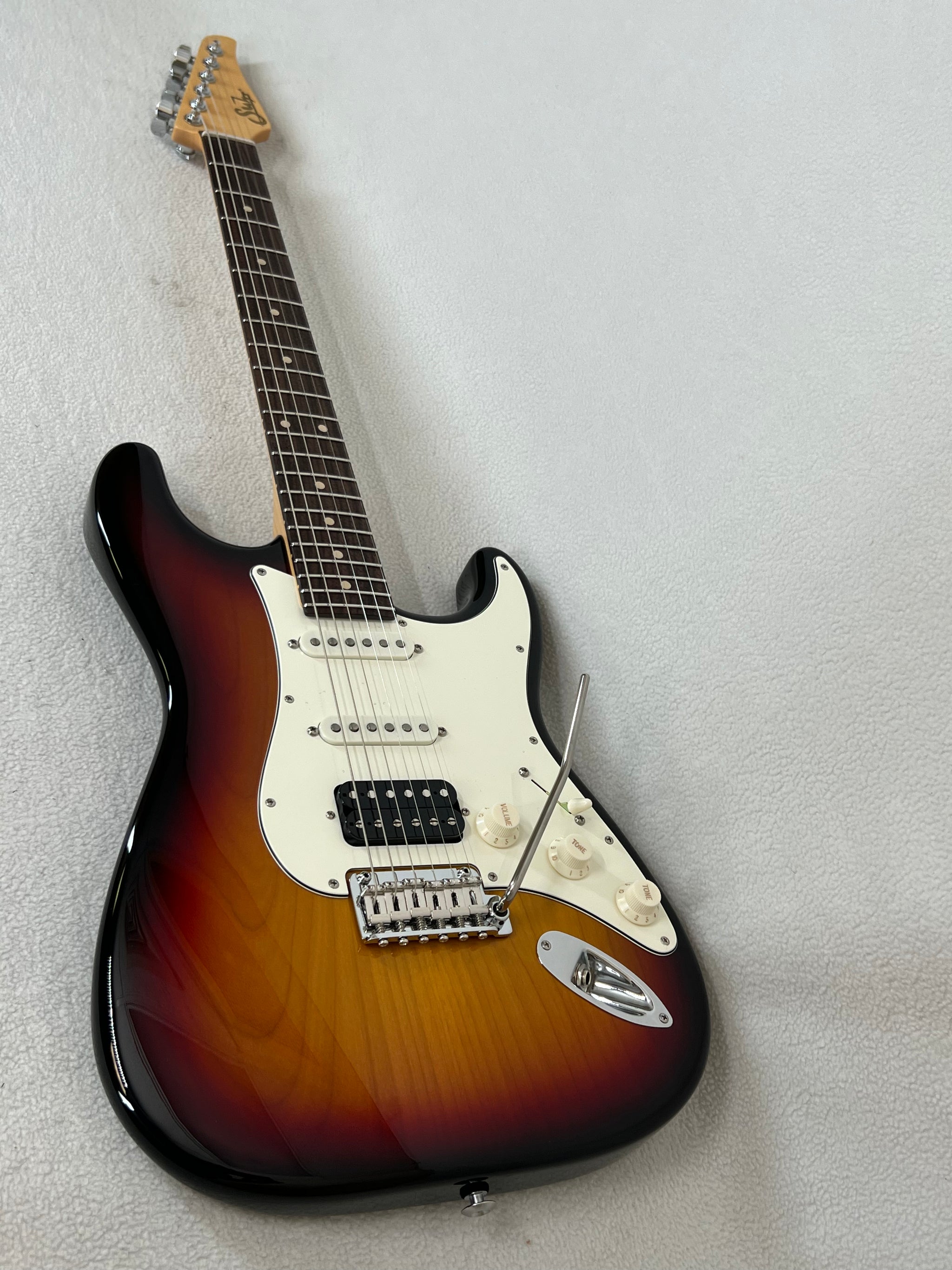 Suhr Classic S 3 Tone Burst HSS SN:78567 – Strings & Things