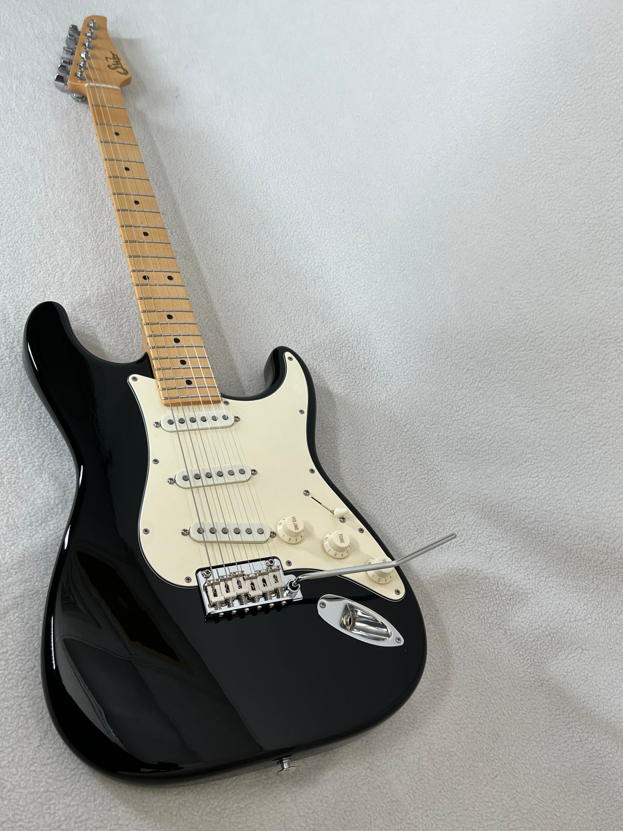 Suhr Classic S Antique Black SN:80177 – Strings & Things Music LLC