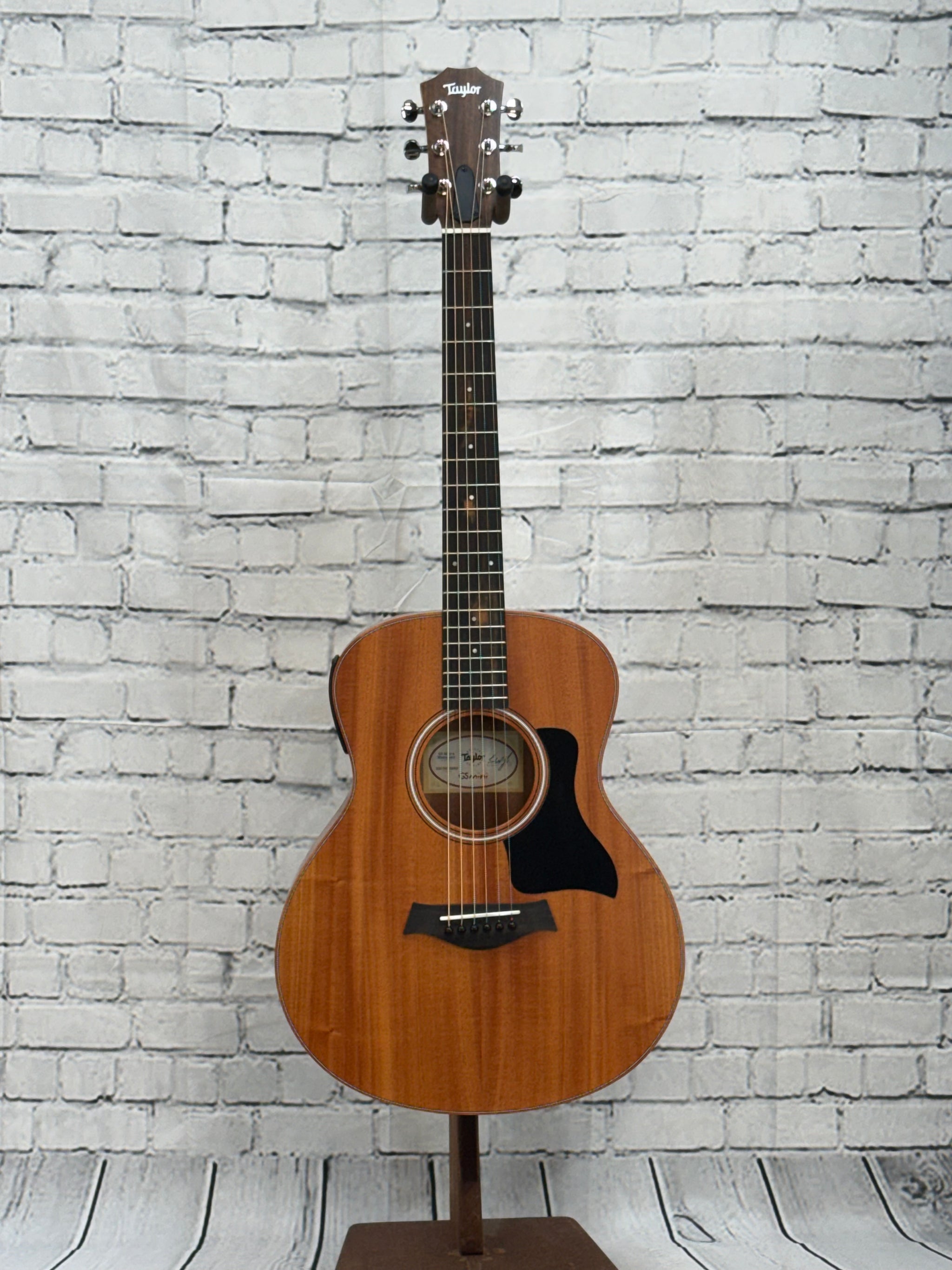Eastman E1OM SN:M2207073 – Strings & Things Music LLC
