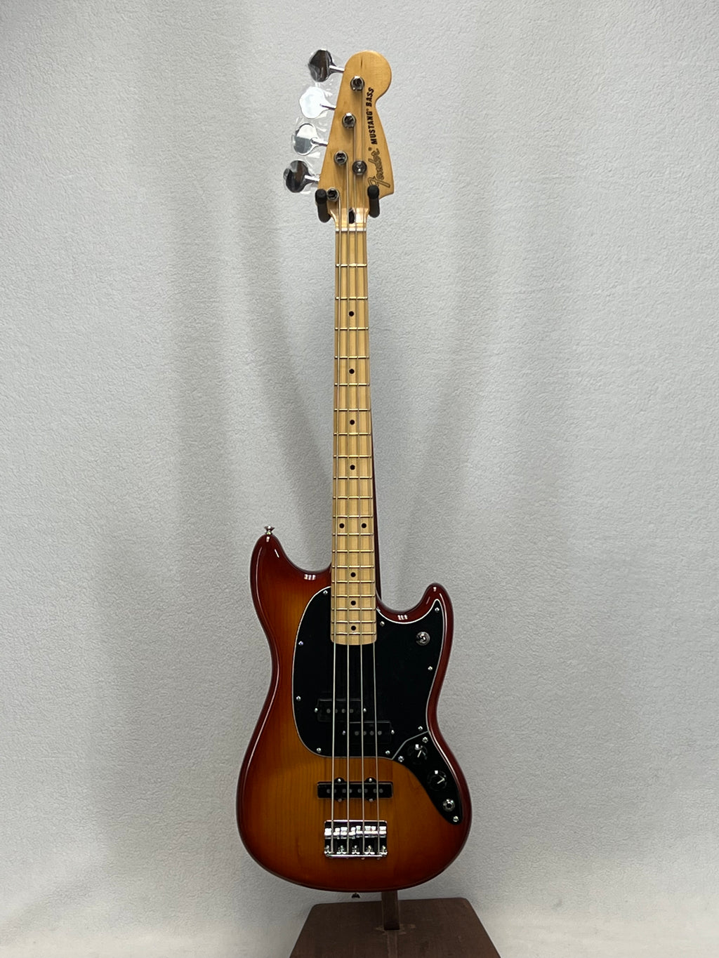 Player Mustang Bass PJ Sienna Sunburst SN:MX22301320 – Strings